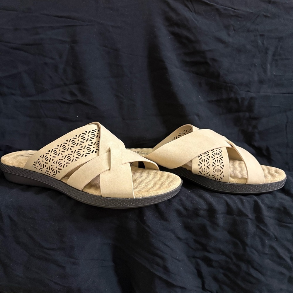 Easy Street Coho Women's Comfort Wave Slide Sandals - Size: 8 1/2 - NWOT